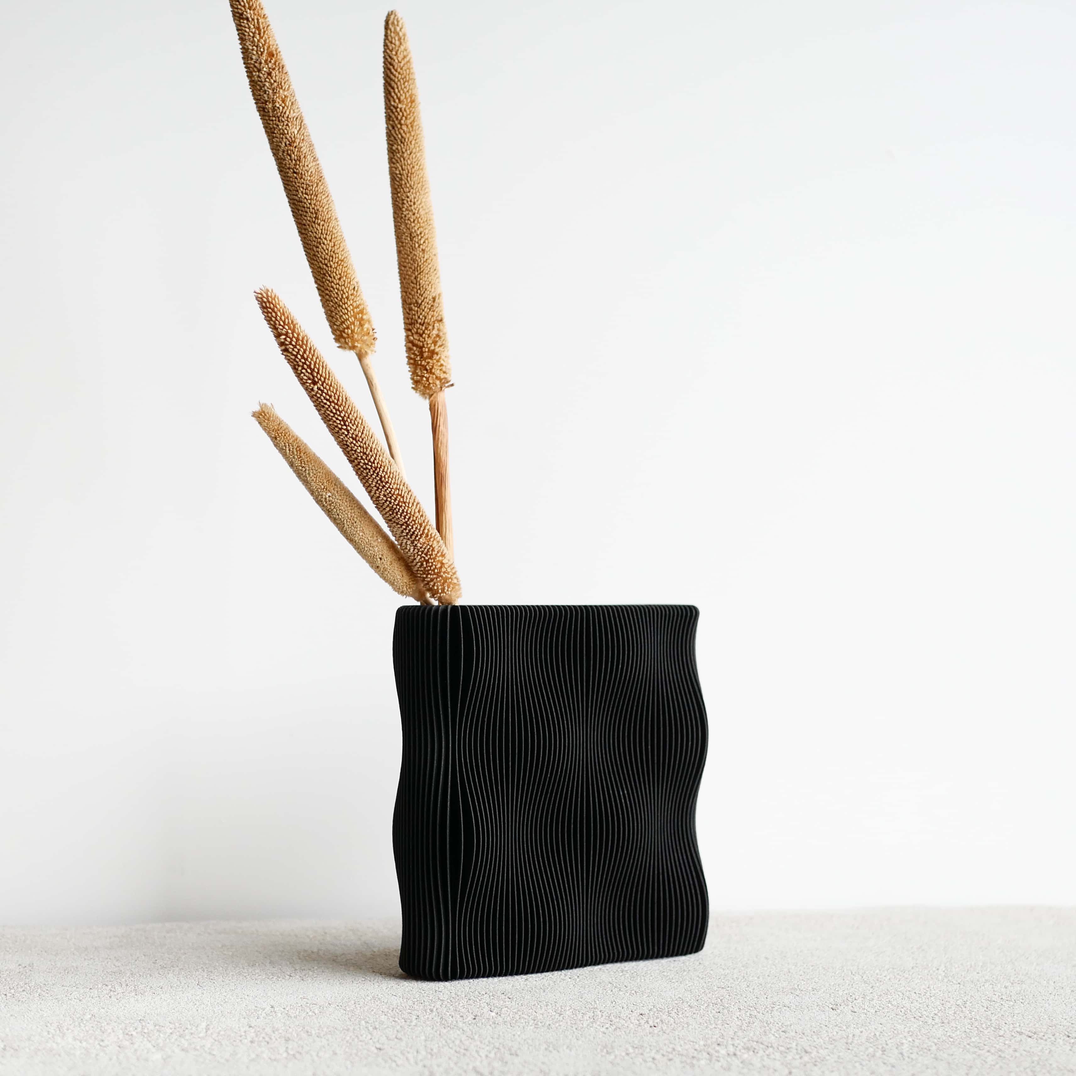 Matte black Tide Vase perfect for home decor, for fresh or dried flowers, Minimum Design #color_black