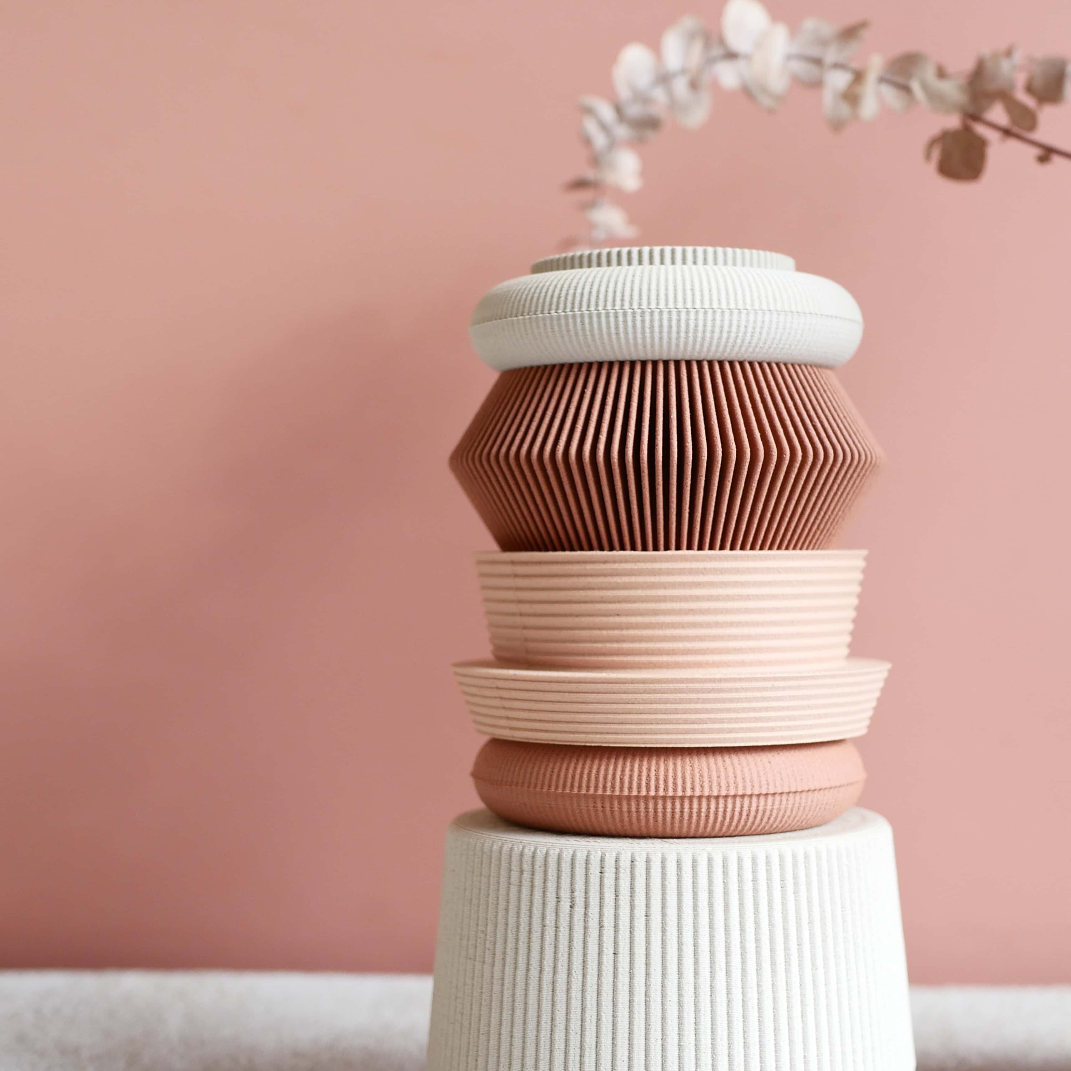 Close-up of AMA vase surface – smooth matte texture in blush pink