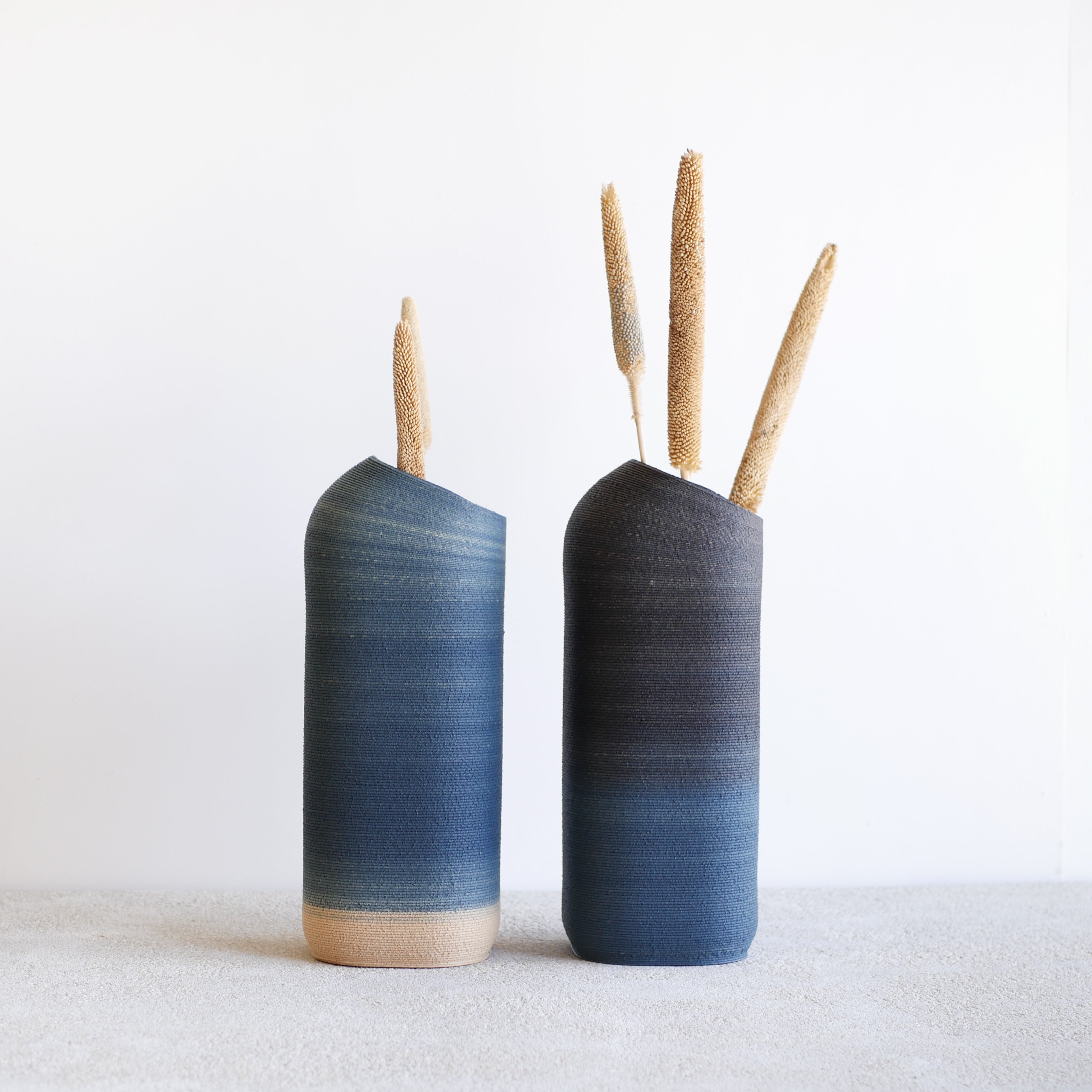 #minimumdesign Vase Dune #color_black #color_blue