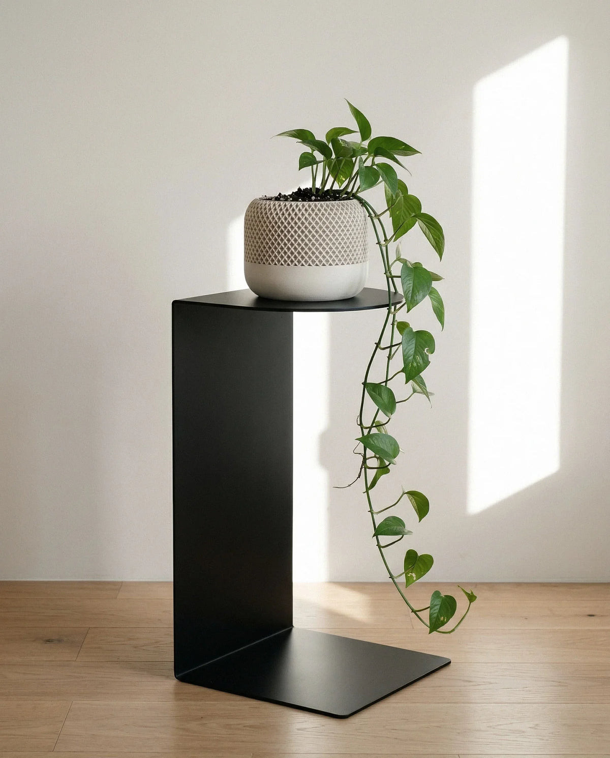 APPLE Indoor Planter | Mist White