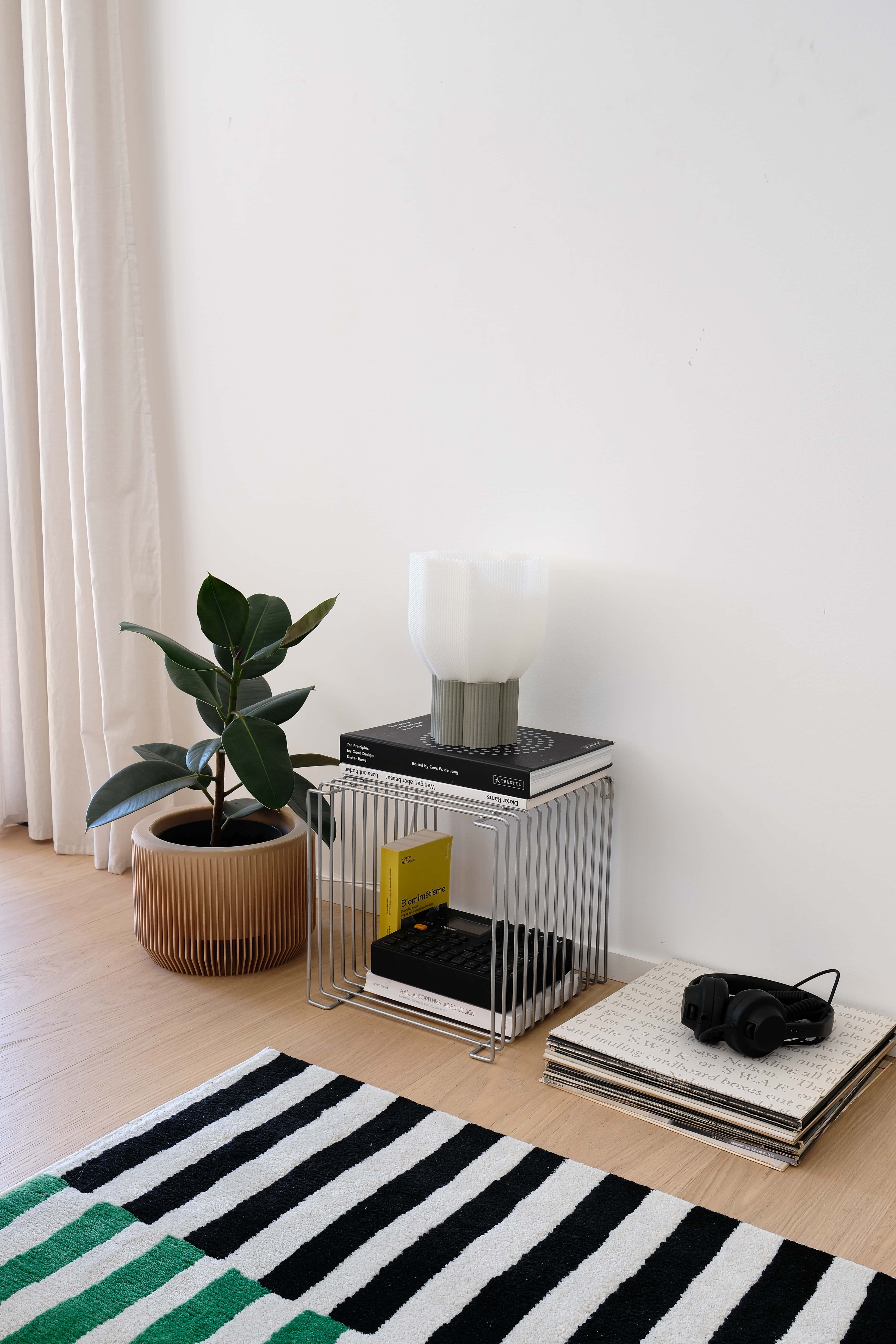 Lampe Bloom Cement Green, design organique et durable, idéale pour salon ou bureau