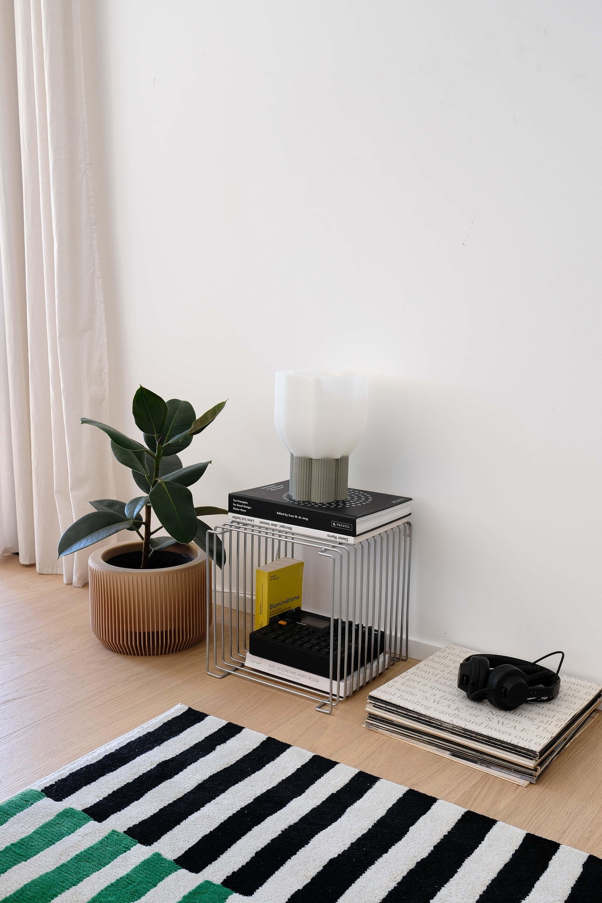 Lampe Bloom Cement Green, design organique et durable, idéale pour salon ou bureau
