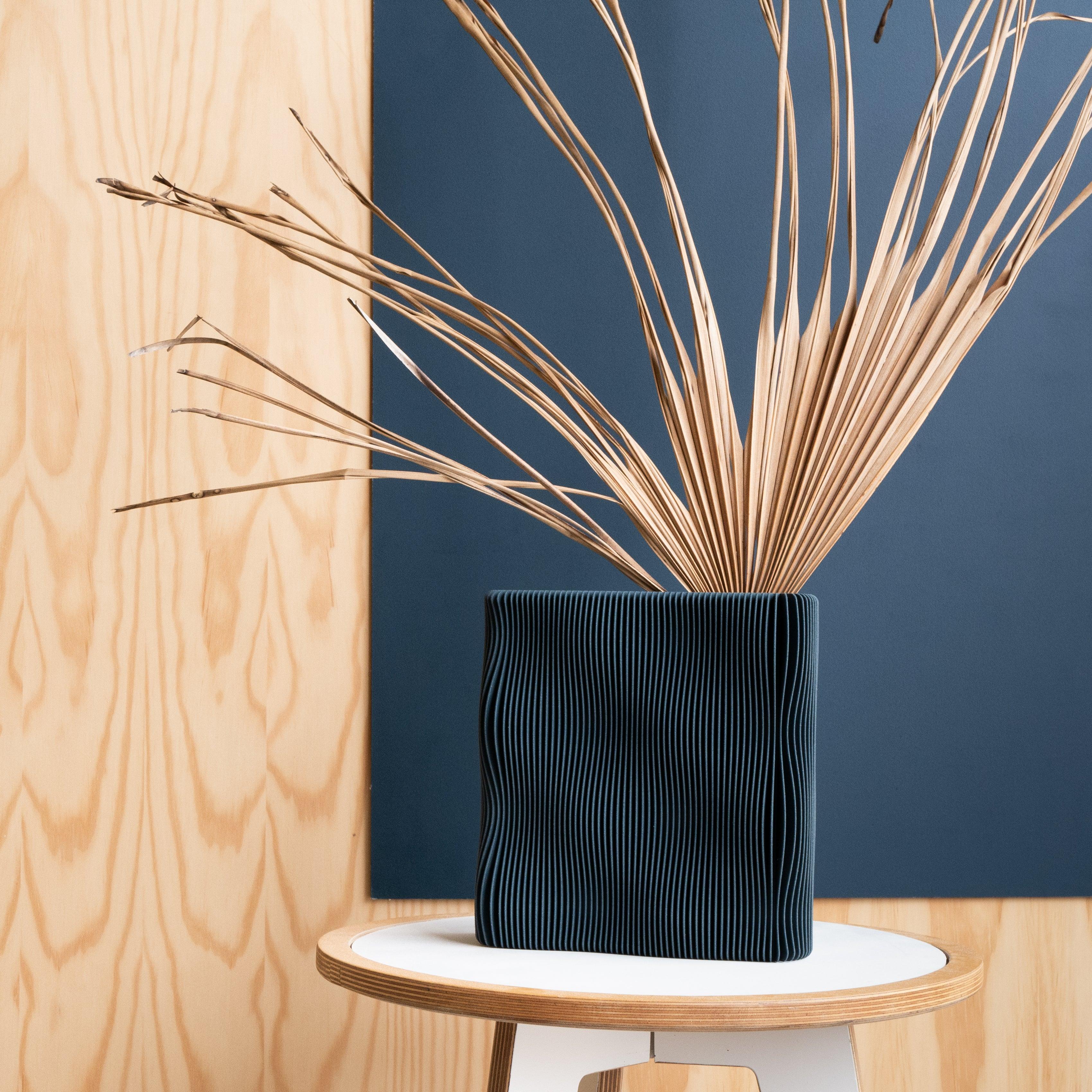 TIDE Vase in deep blue, 28 cm, 11 inches, sculptural and calming design - Minimum Design #color_Blue