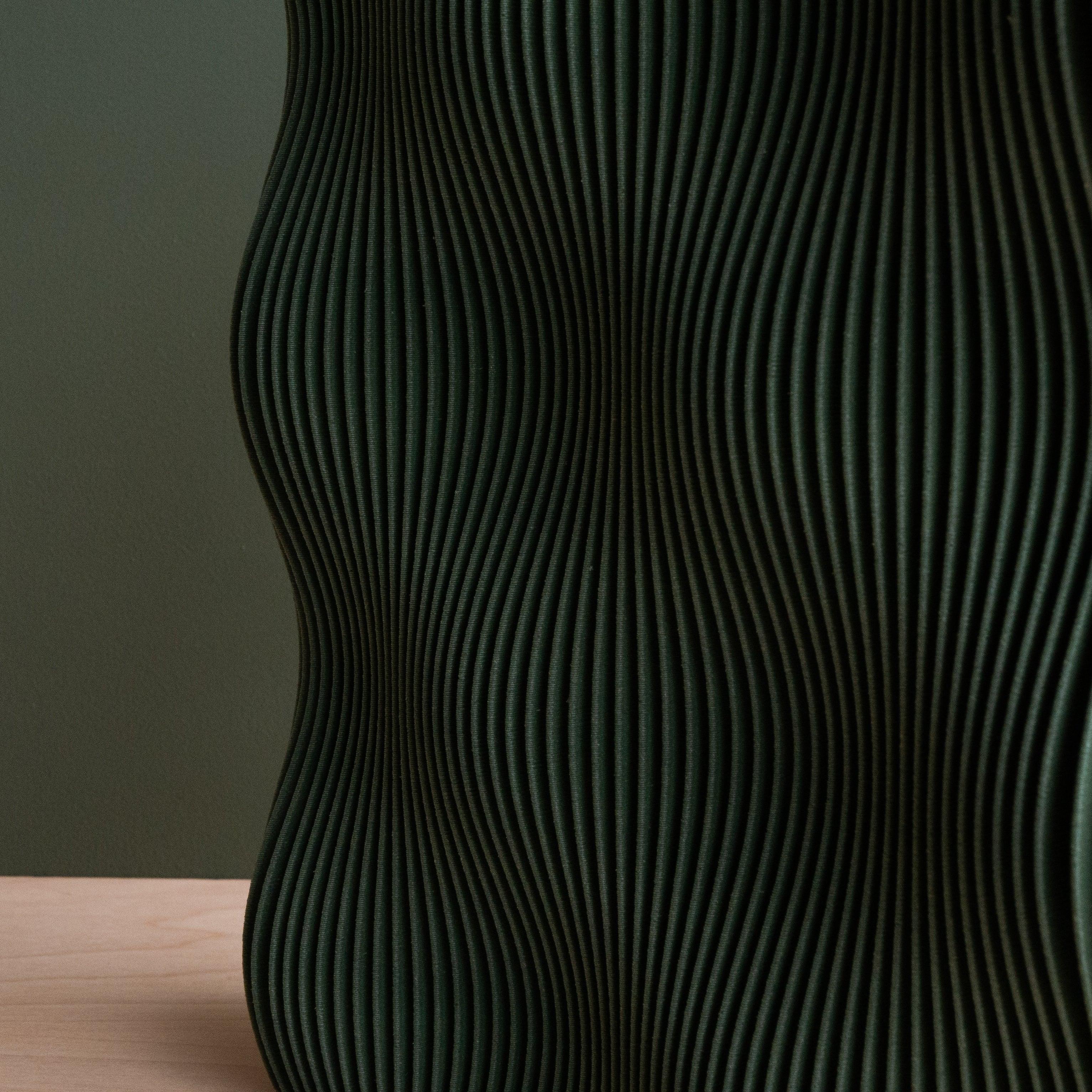 Green TIDE Vase - close-up on wood-like texture - Minimum Design #color_green