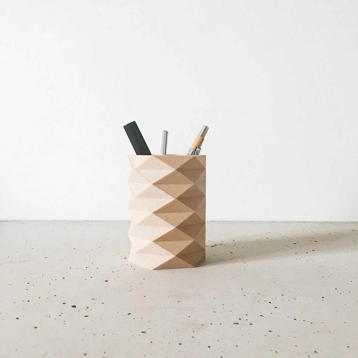ORIGAMI pen holder - Minimum Design