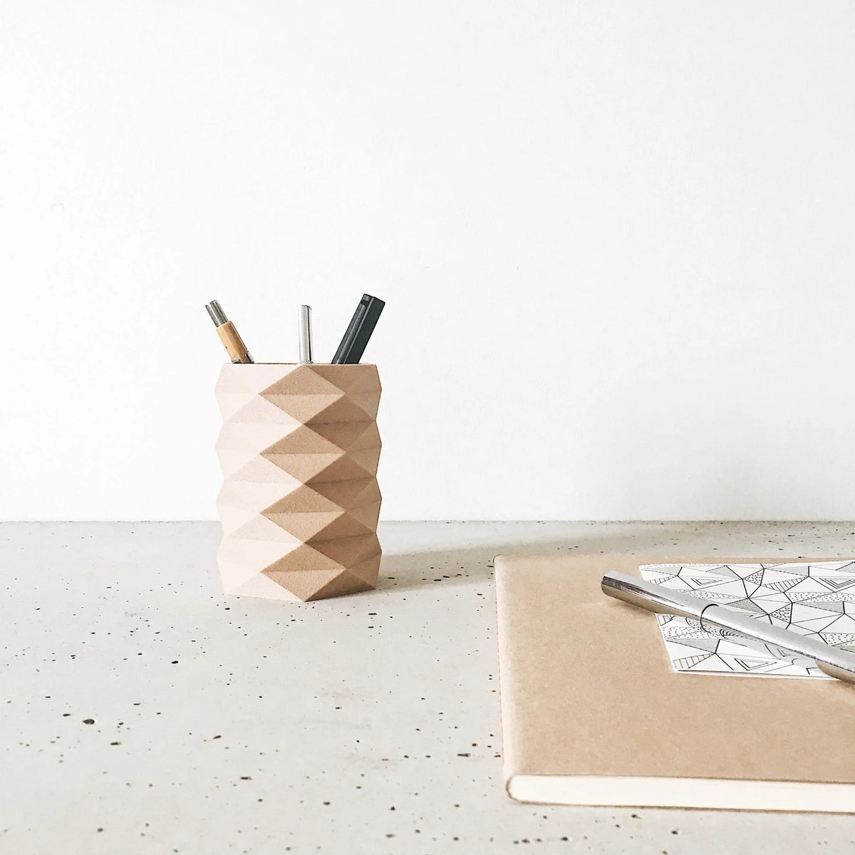 ORIGAMI pen holder - Minimum Design