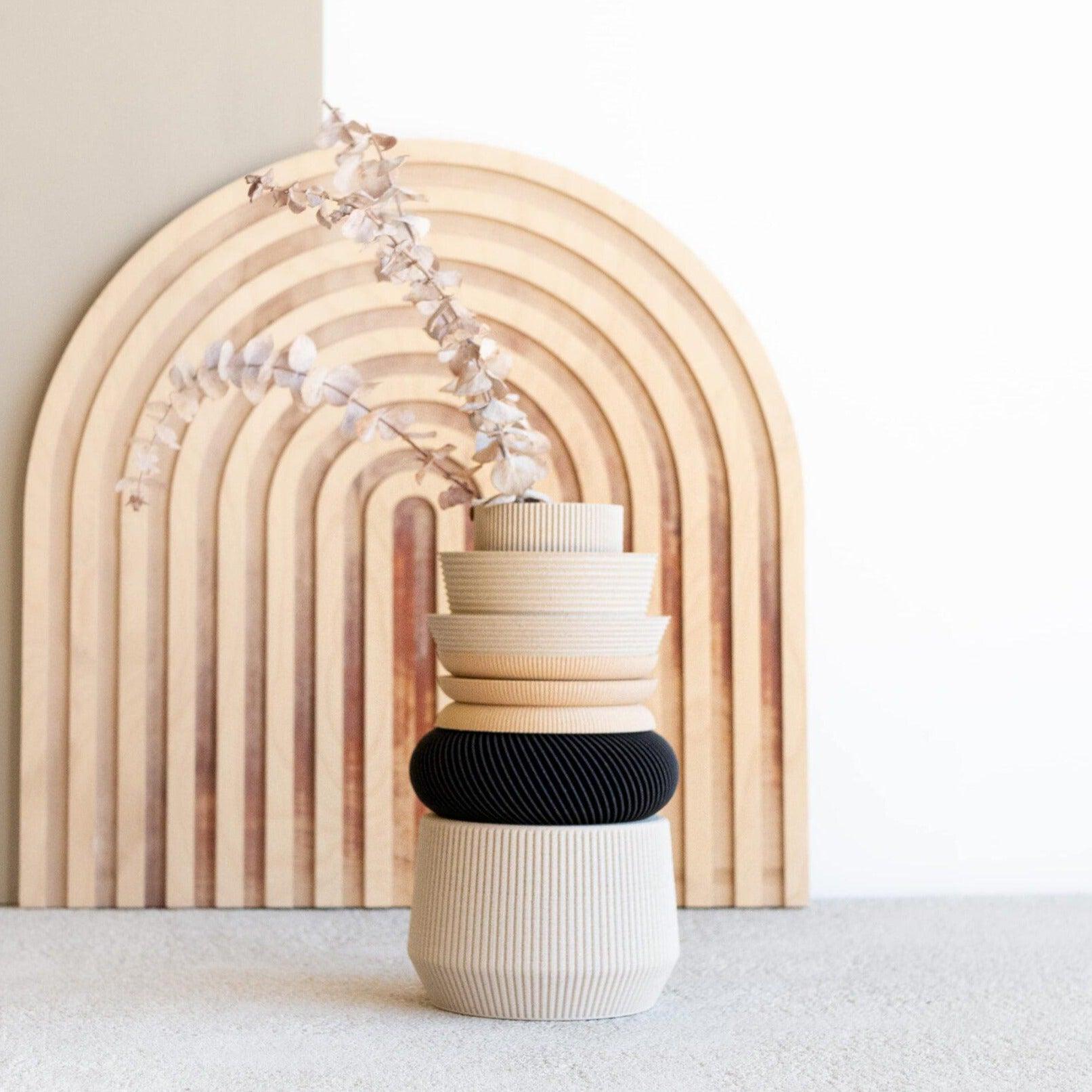 Modular vase Vanice, in misty white, composed of 7 parts that you can rearrange for a new vase every day ! Minimum design