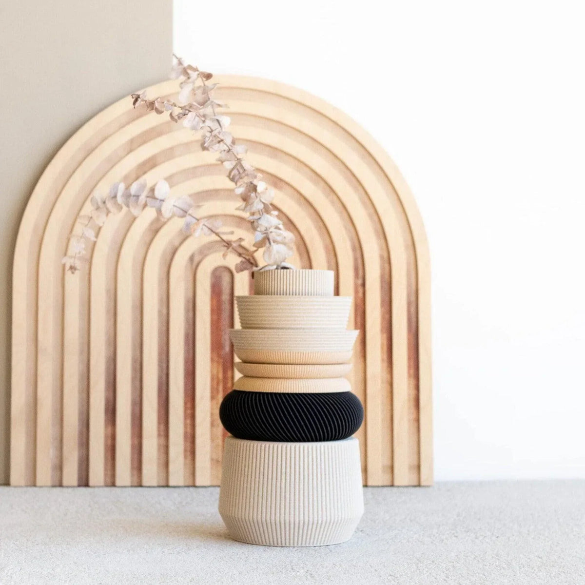 Modular vase Vanice, in misty white, composed of 7 parts that you can rearrange for a new vase every day ! Minimum design