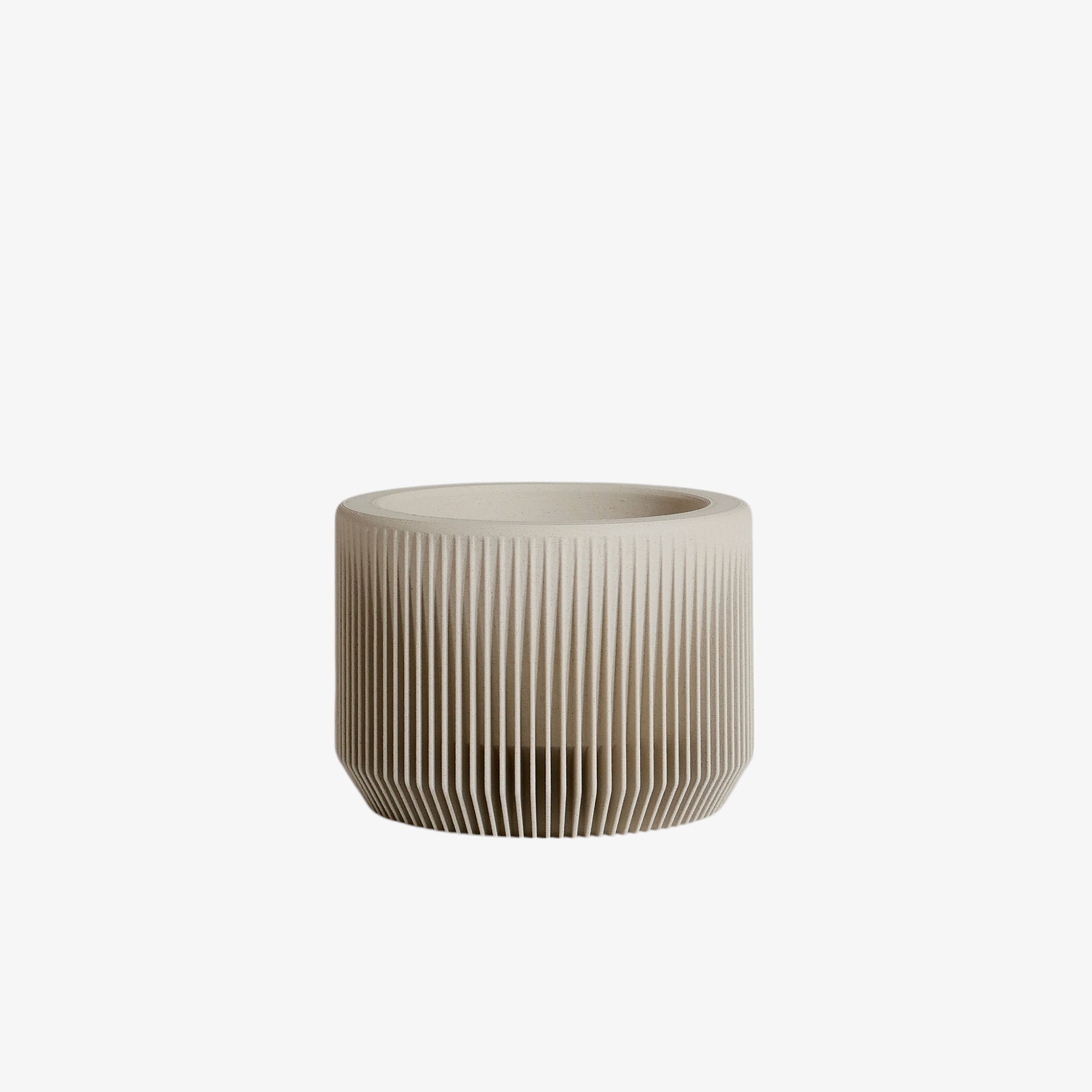 Elegant and pure, the misty white Praha planter is ideal for creating a soft, minimalist aesthetic that beautifully complements modern decor #color_mist white