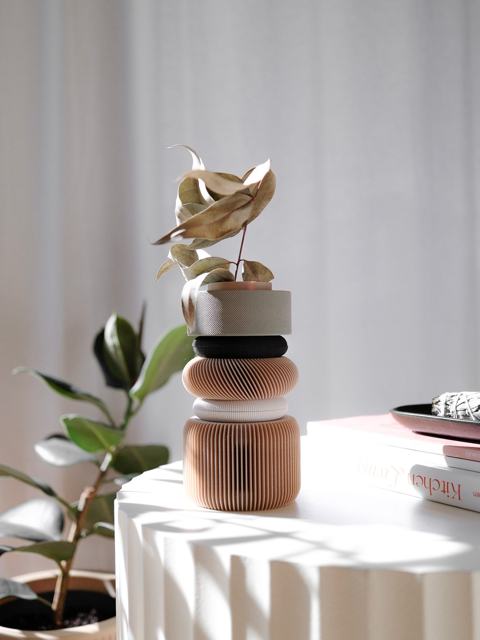 Vase Nu olive Green in a home decor Minimum Design