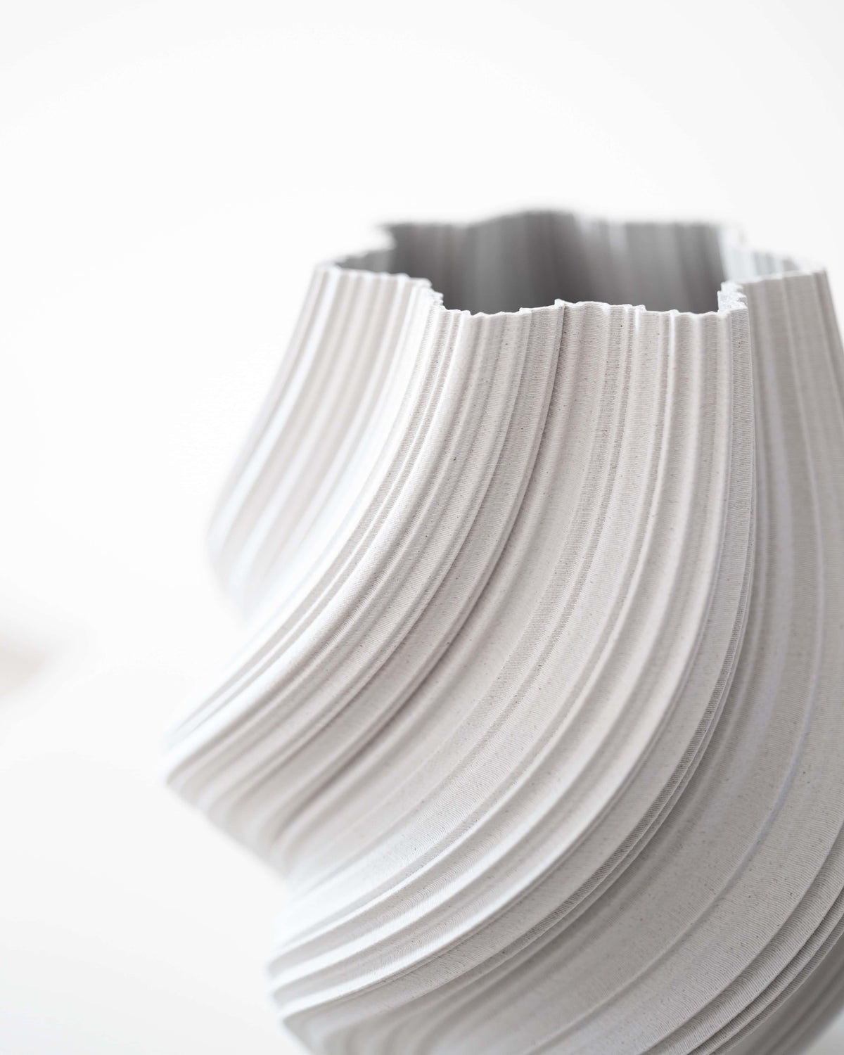Crease white minimalist vase 22cm - texture detail