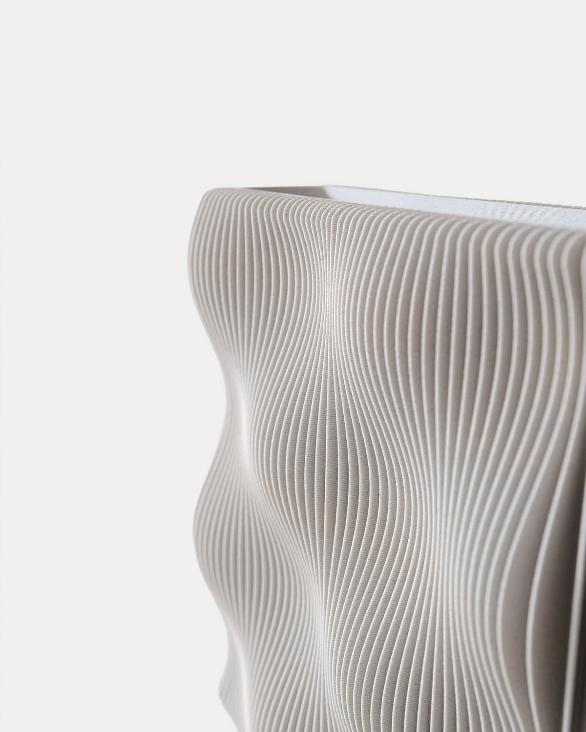 TIDE vase Mist White close-up wave-ribbed texture detail, bio-sourced wood composite, made in France